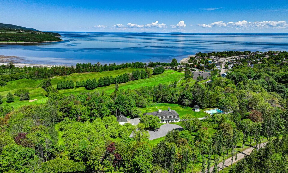 Pointe-au-Pic House | 359 · Les Immeubles Charlevoix - 359