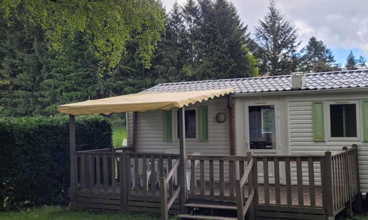 Champagnac-le-Vieux House | 35m² Chalet, 3 bedrooms, sleeps 6, no kitchen or sanitation, Champagnac-le-Vieux