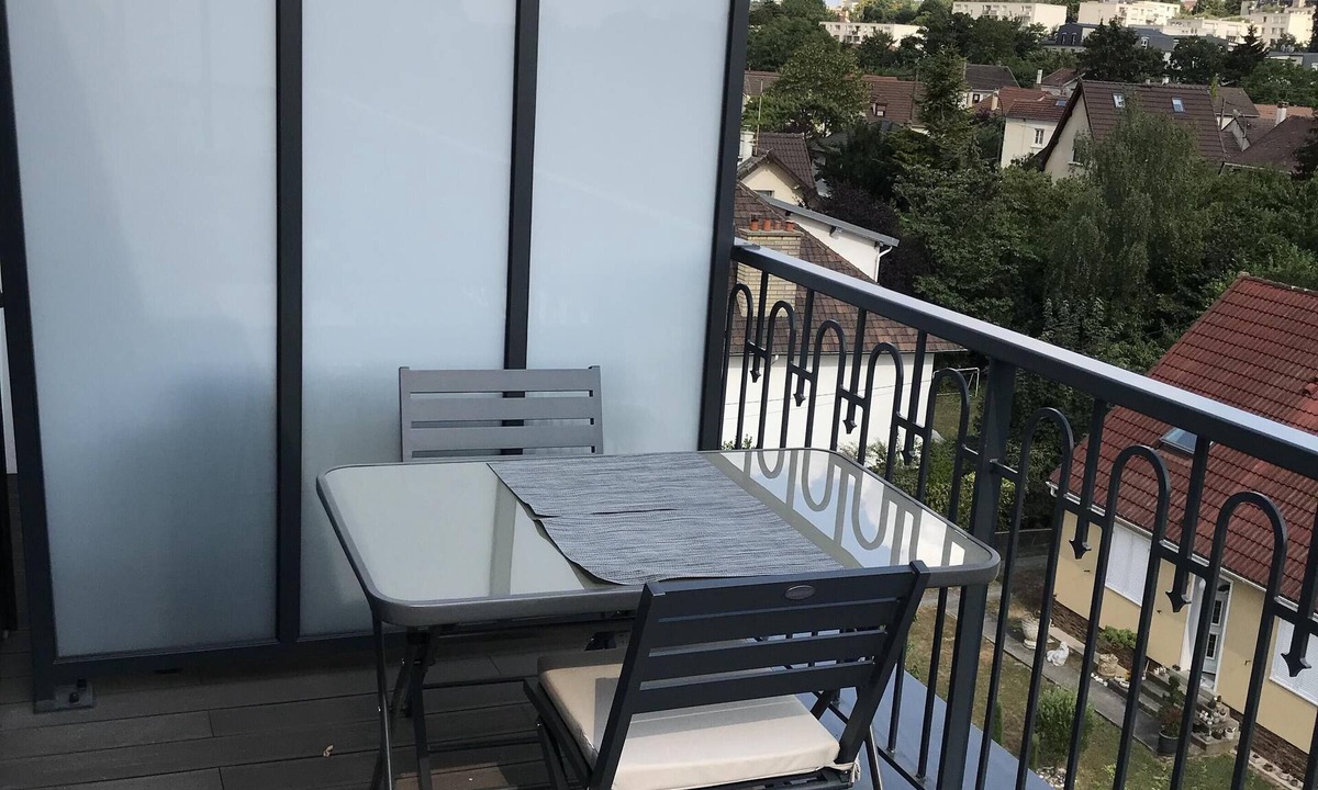 Noisy-le-Grand Apartment | 35m2 new south facing top floor with terrace