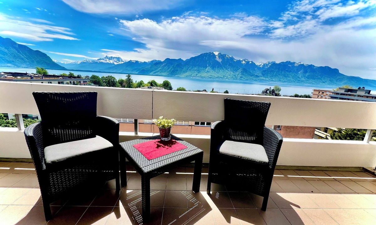 Montreux Apartment | 35Modern and spacious with balcony and lake view