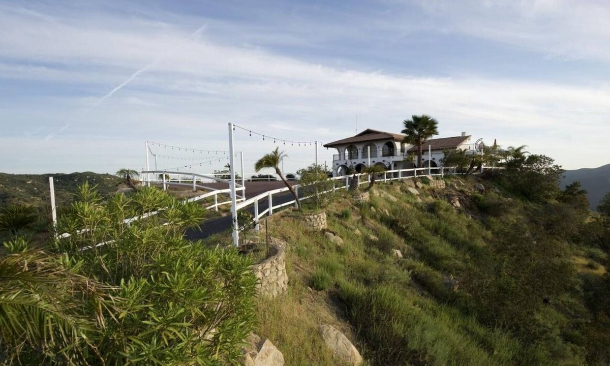Fallbrook House | 360 View Mountaintop Villa