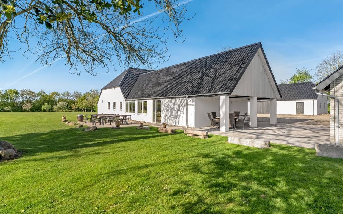 Fur House | 365 m² House ∙ 8 bedrooms ∙ 18 guests