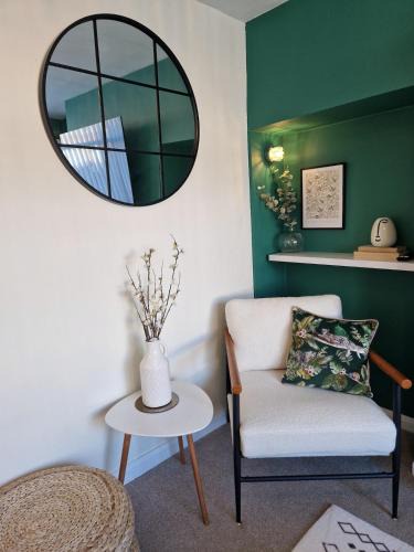 Weston on Trent House | #37 Elegant & Spacious Home for 6