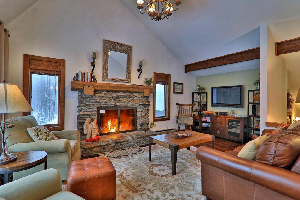 Plymouth House | 375 Hawk Spur