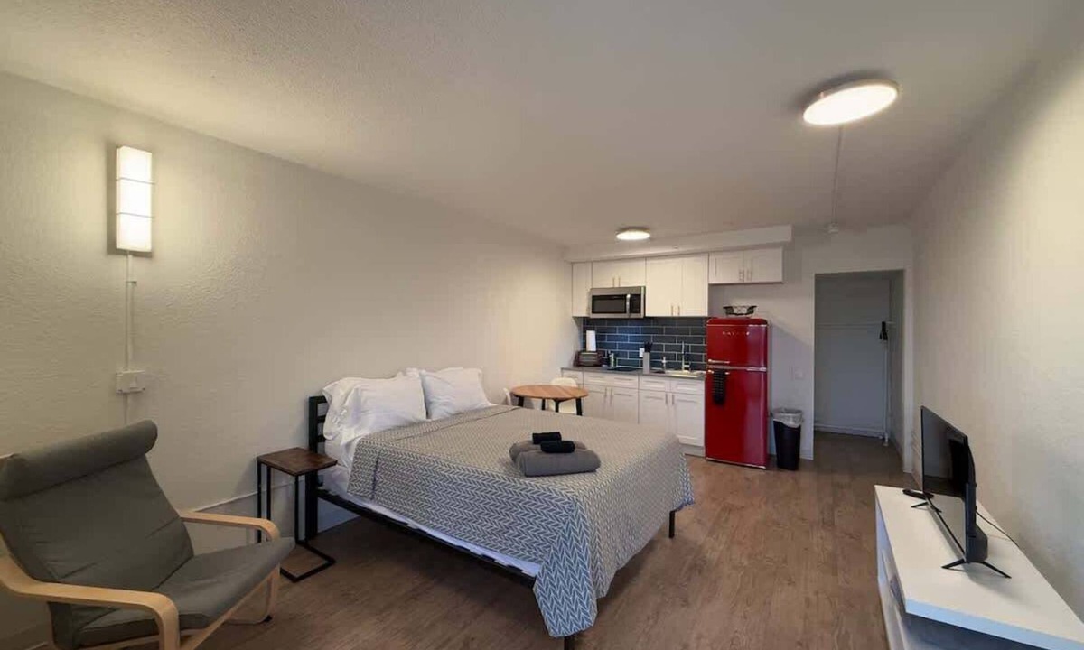 St. Johns Apartment | [38] ATX Studio: 1 Queen, Access to Gym & Laundry