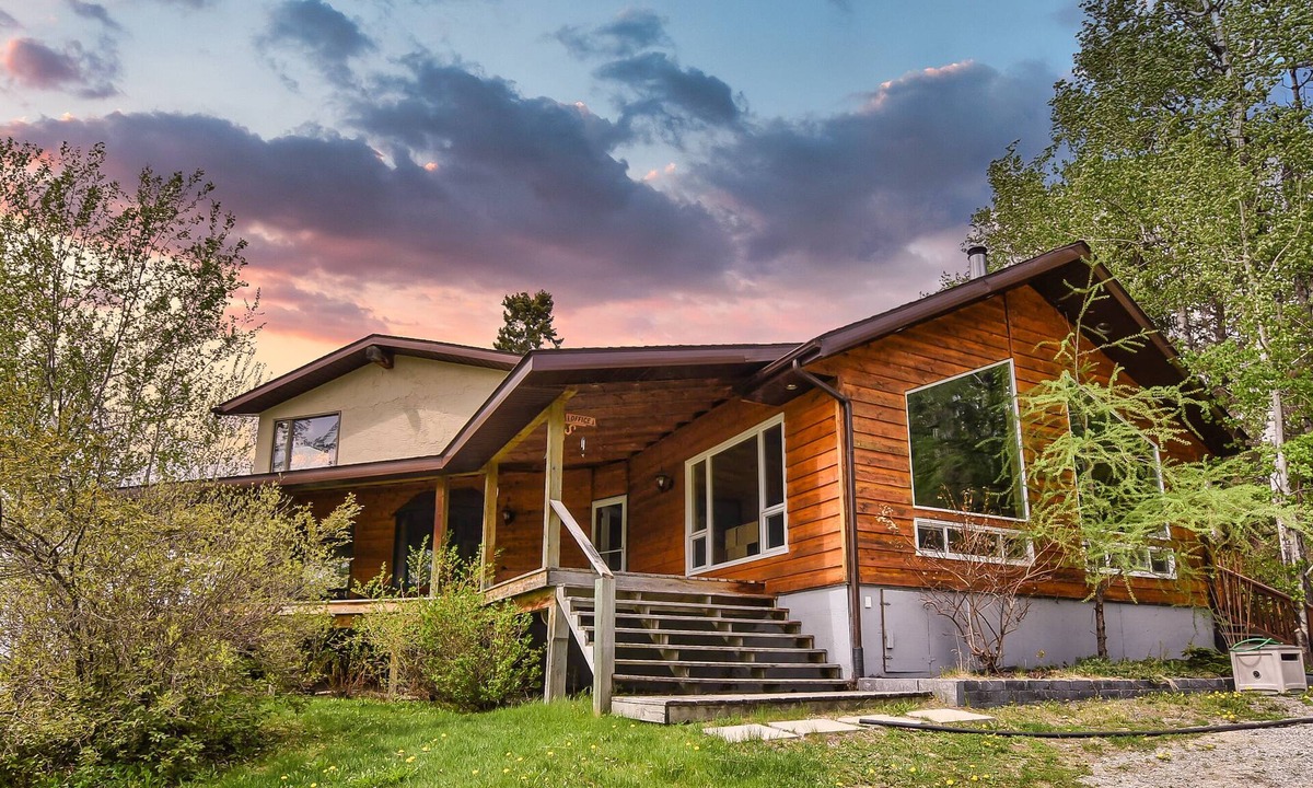 Kenora Cottage | 3800 sq.ft. Lakefront Home on Black Sturgeon