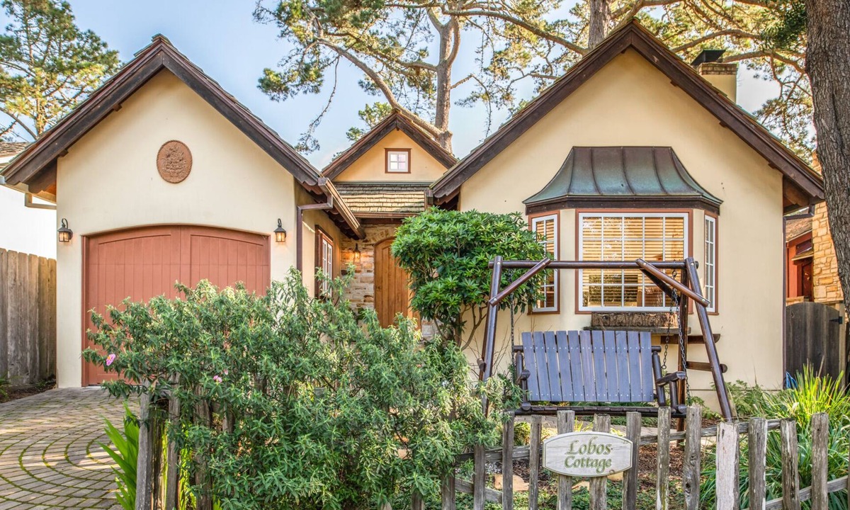 Northeast Carmel House | 3802 Lobos Cottage ~ Quiet Area, Walk Everywhere