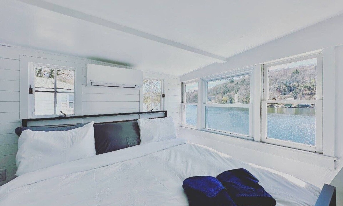 South Britain Apartment | #38b *The Getaway* with a view.