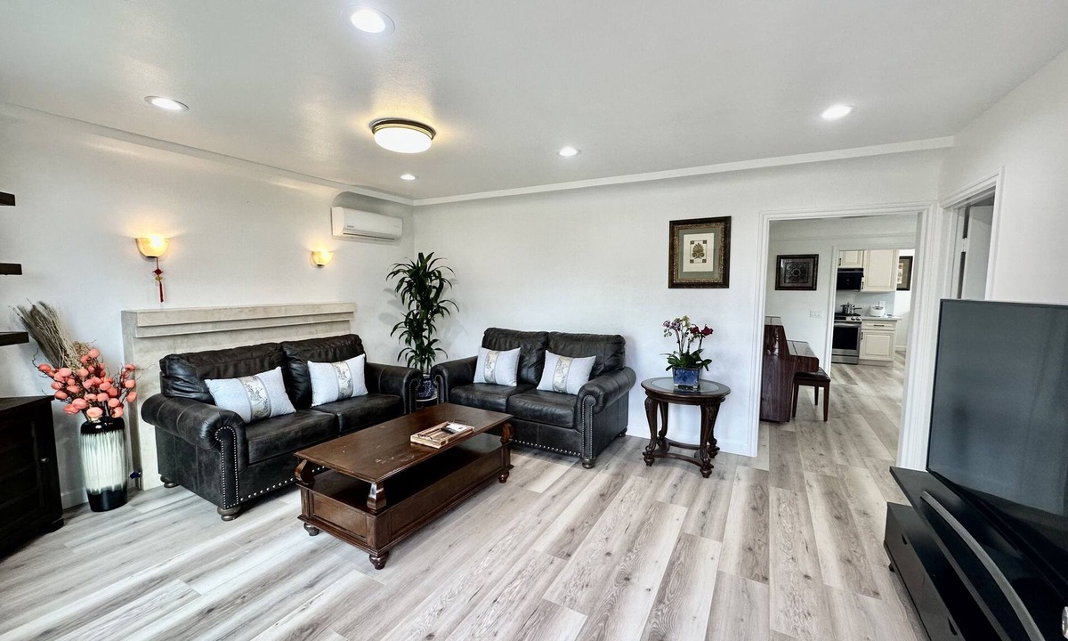 Alhambra House | 3B/2B Haven near Atlantic Square