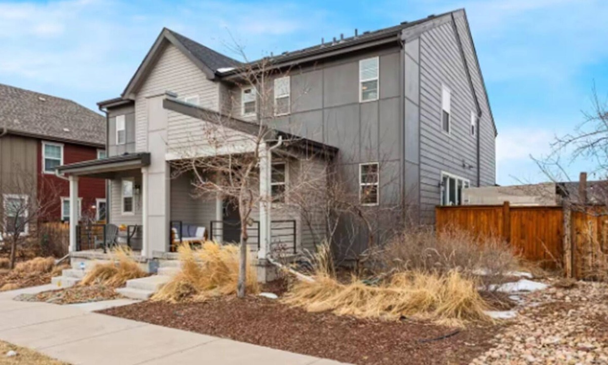 Stapleton House | 3B/3B Pet-Friendly, Fenced, Parking