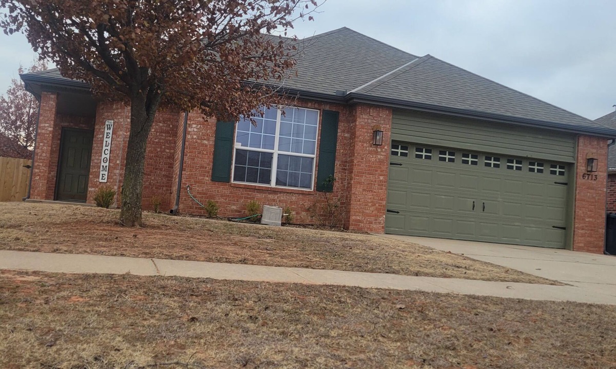 Oklahoma City House | 3B2B trendy house in OKC with WiFi, garage, W/D, recliner, yard, grill,ensuite,