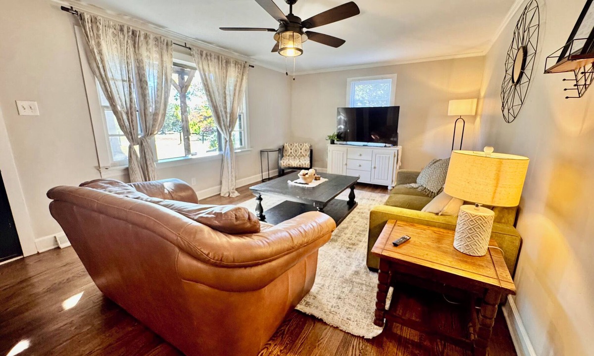 Eden House | 3bd/1bth Hidden Gem, Fast Wifi, Outdoor Space