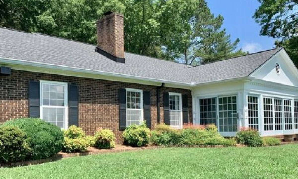 Summerville House | 3BD 2 BR Very Private Executive House