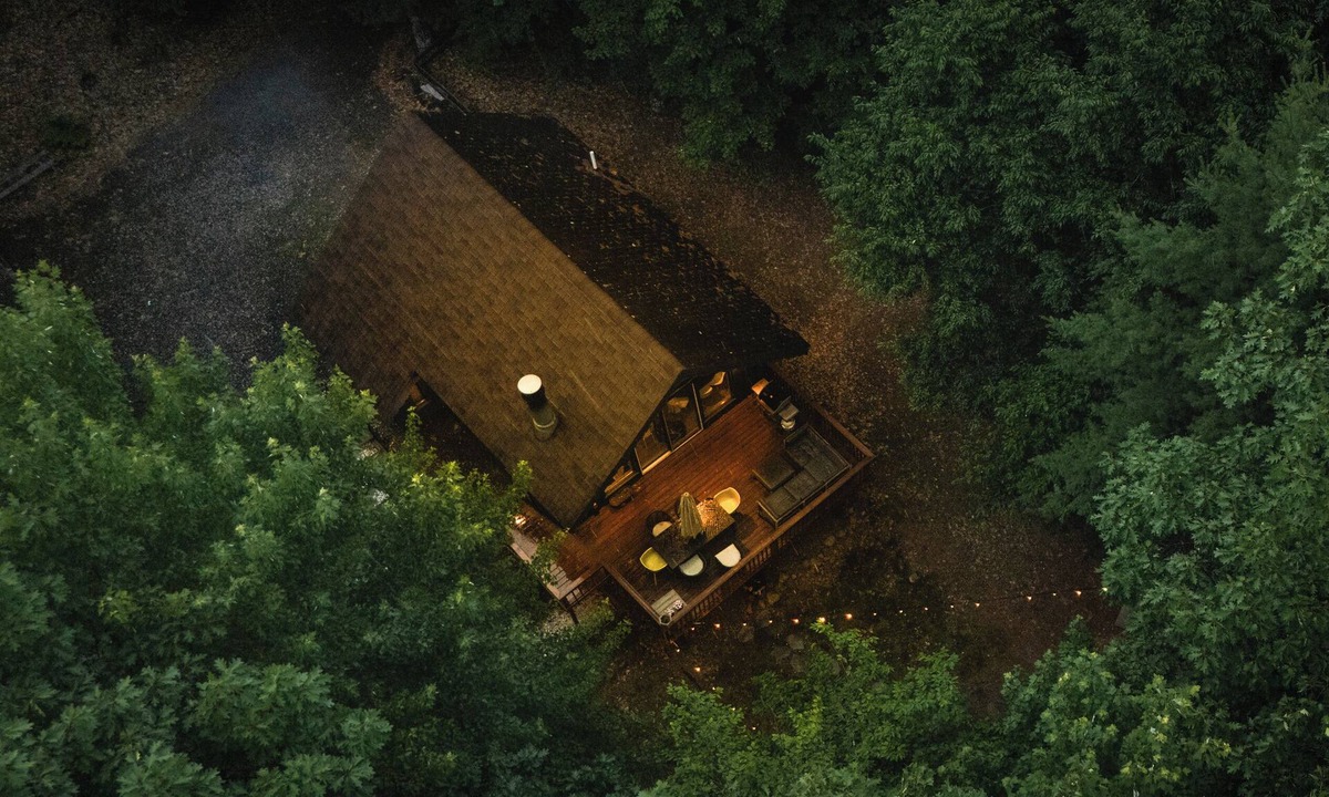 Jay Cabin | 3bd 2ba Cabin with Hot Tub & Fireplace