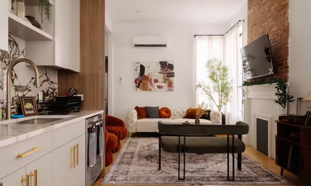 Jersey City Apartment | 3BD 2BA Duplex Brownstone + Parking - 25 min NYC