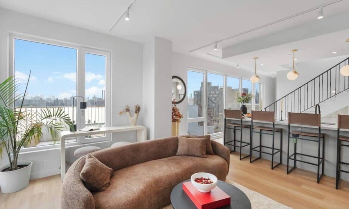 Greenpoint House | 3bd/3bath Penthouse with balcony
