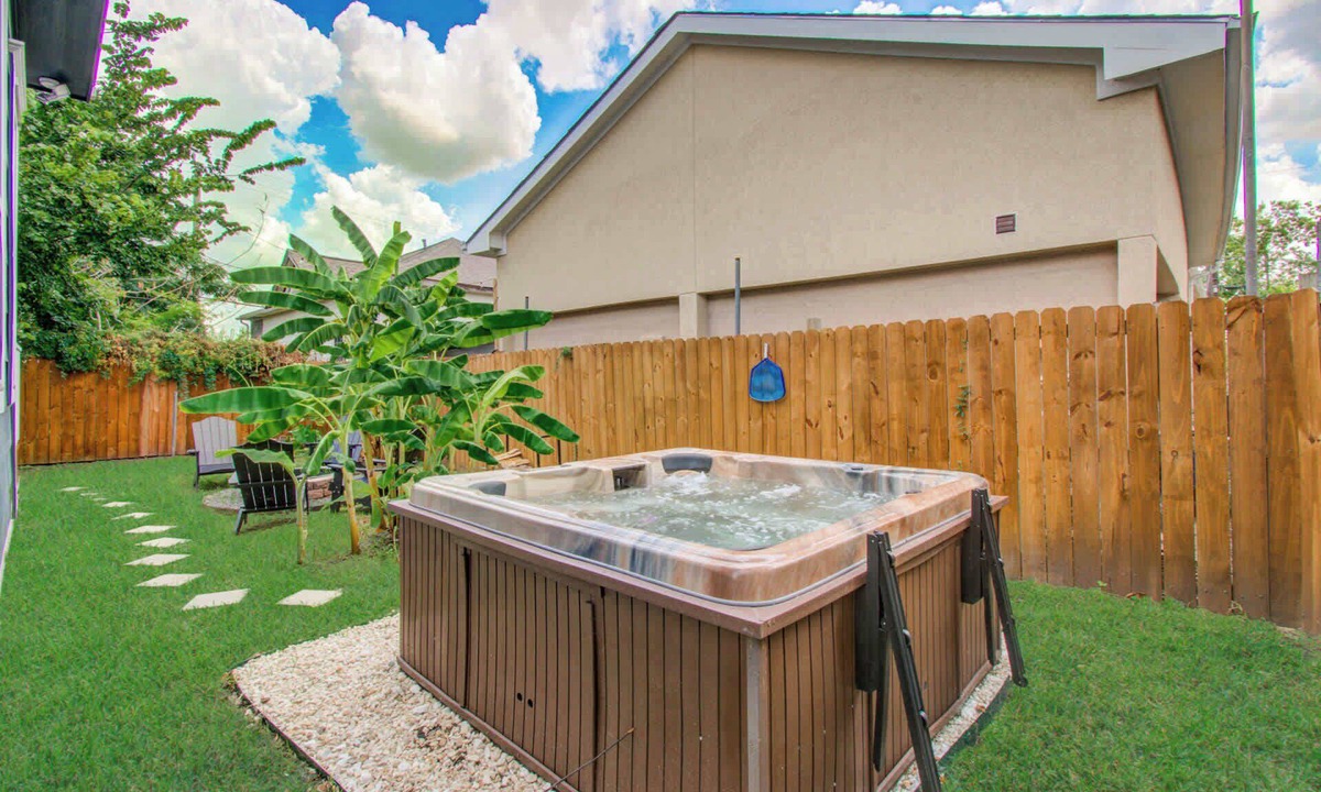 Northside House | 3BD Historic Charm x Modern Amenities w Hot Tub