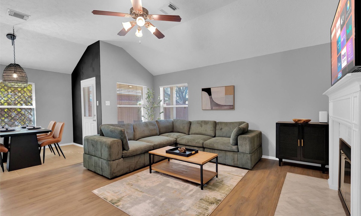 Spring House | 3BD, King Bed, Cozy, Interior Designed, Fast Wi-Fi Home in Spring