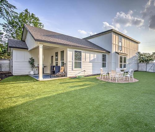 Cottonwood Shores House | 3BD Retreat for 6 Near Lake LBJ with Fire Pit & Patio