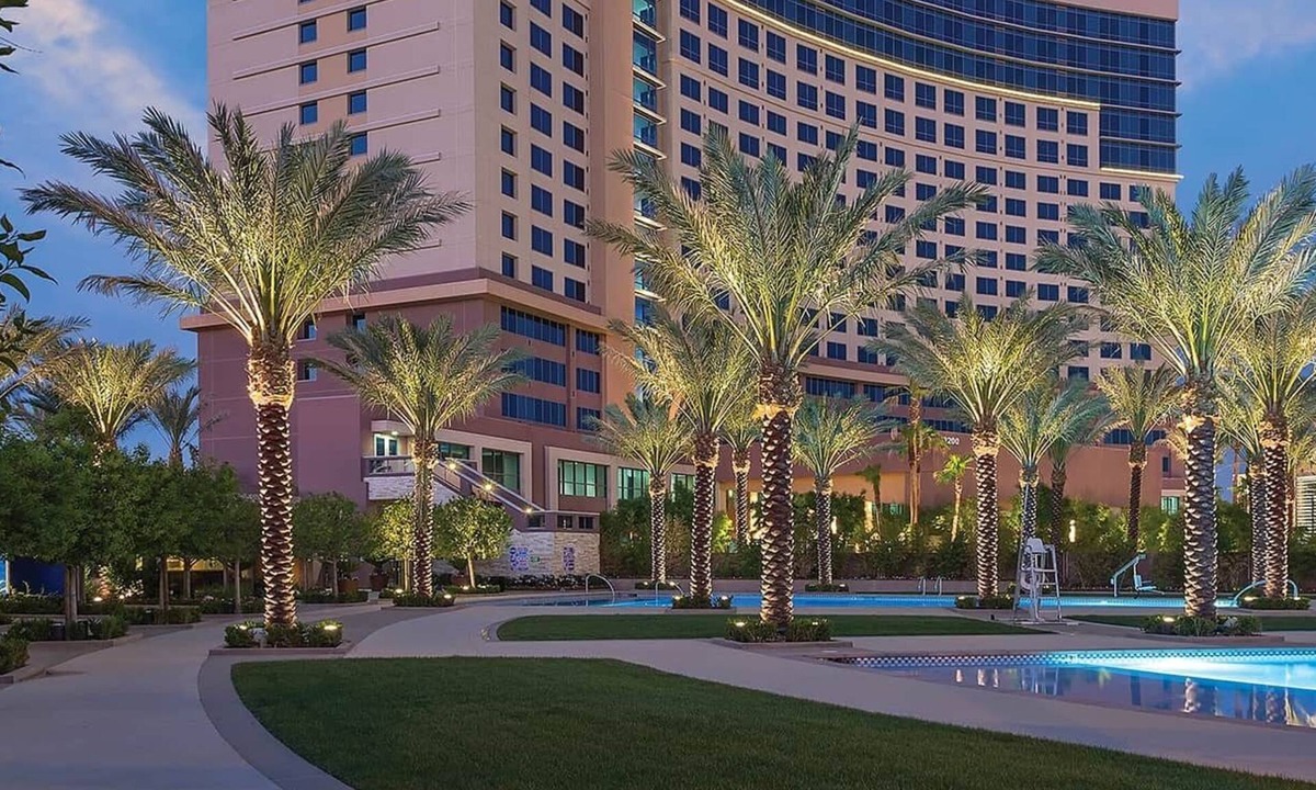 Las Vegas Condo | 3BD/Vegas - Kitchen, Margarita Mixer, and Parking!