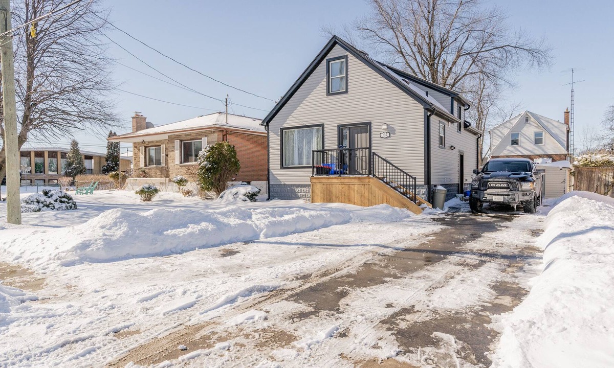 Hamilton Apartment | 3BDR BBQ Smart TV Main Floor Unit Hamilton