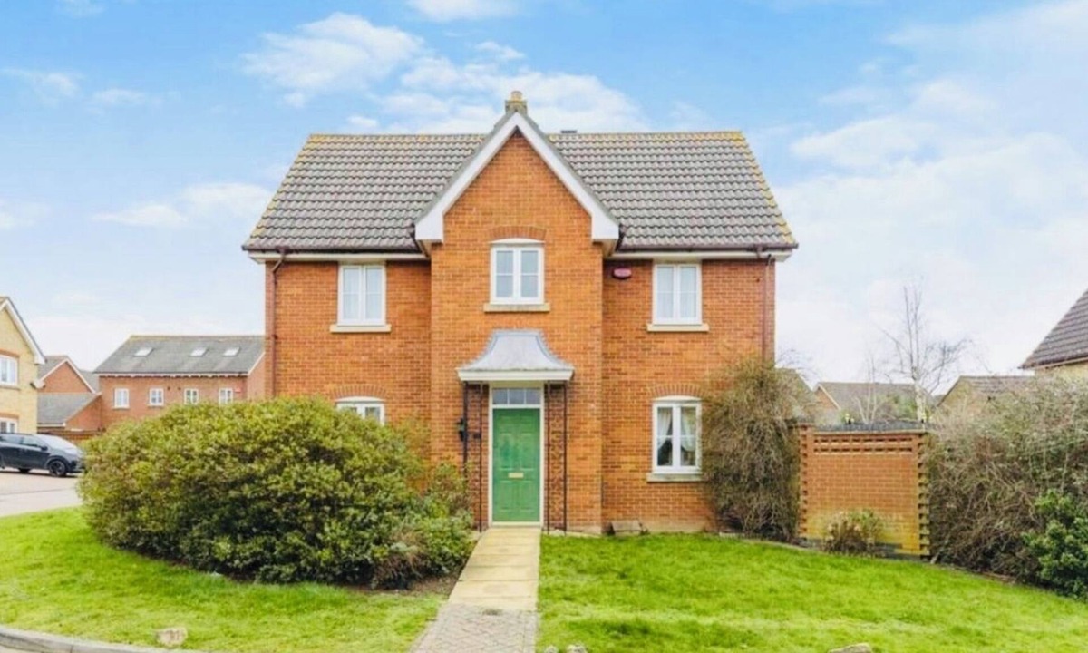 Kingsnorth House | 3BDR Detached Spacious House in Ashford-with free parking