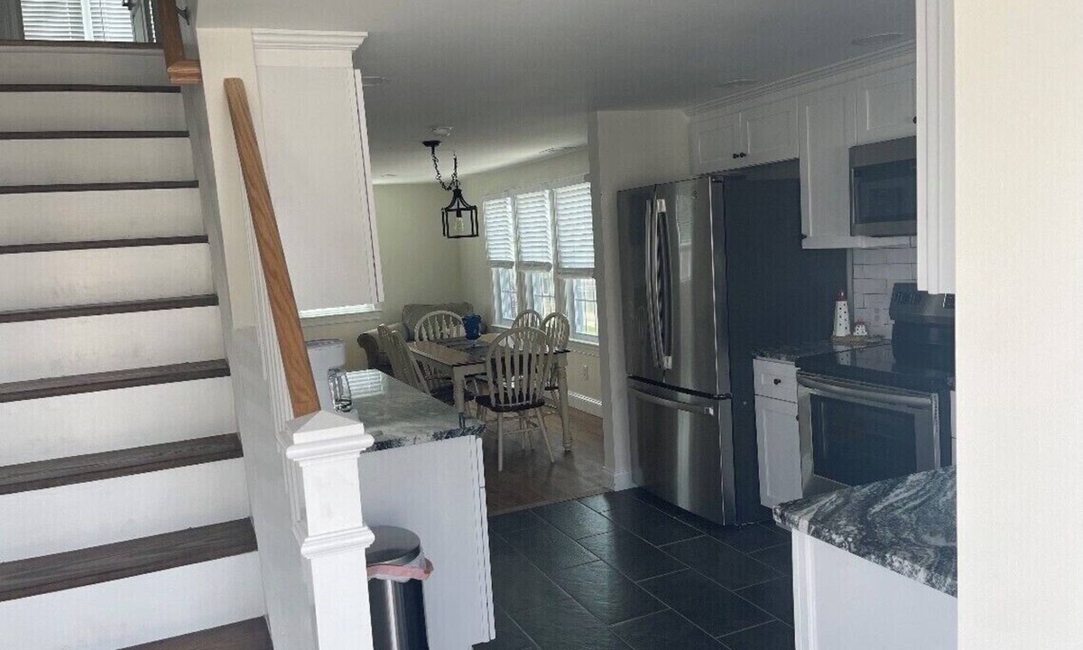 Riviera House | 3bdrm - 2bath with private deck