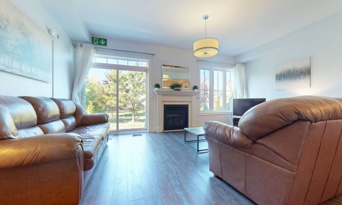 The Blue Mountains Villa | 3BDRM Townhome with Summer Pool