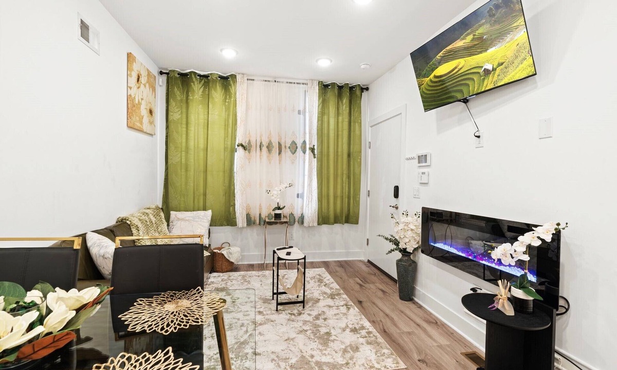 North Philadelphia West Apartment | 3Beadroom, 2Bathroom Luxurious Green Oasis with FREE Parking & Private BackPatio