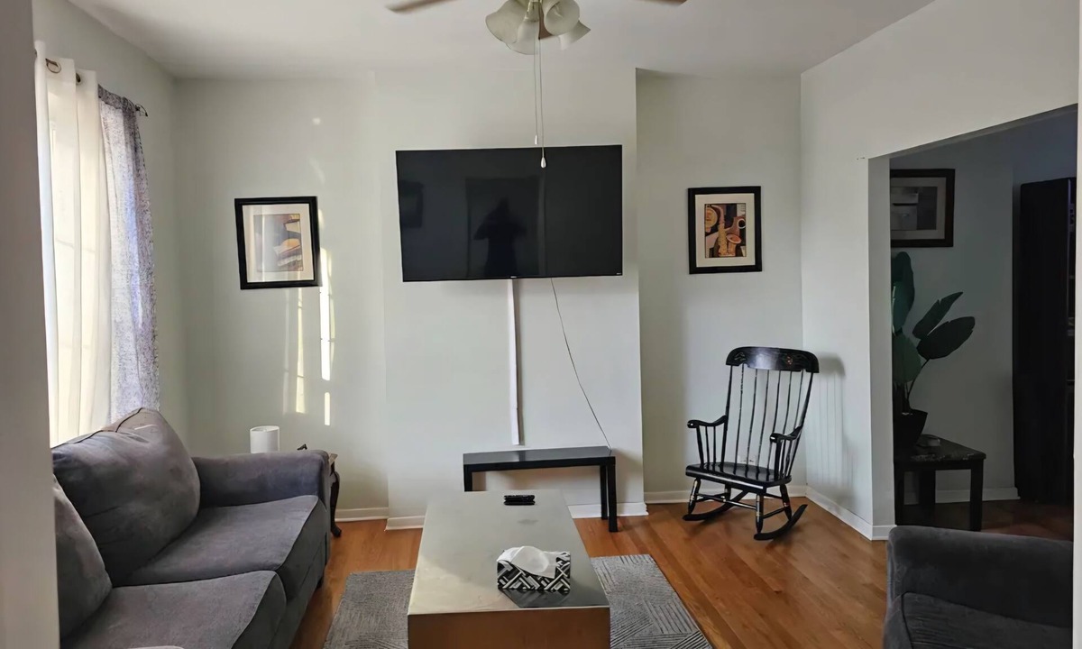 Canaryville Apartment | 3bed/1 bath Retreat - 10 min from Downtown