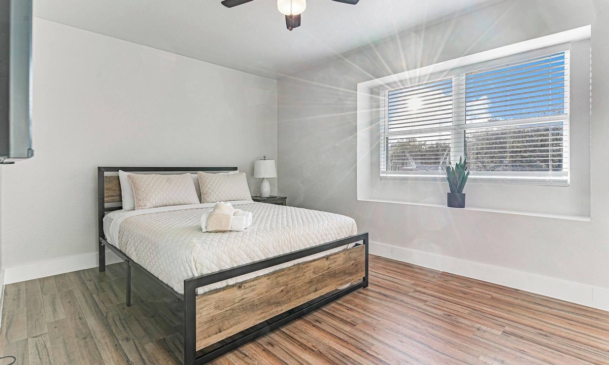 Central Southwest House | 3Bed/2Bath with Modern Comforts. NRG STADIUM 8 Miles Away. FIFA World CUP 2026