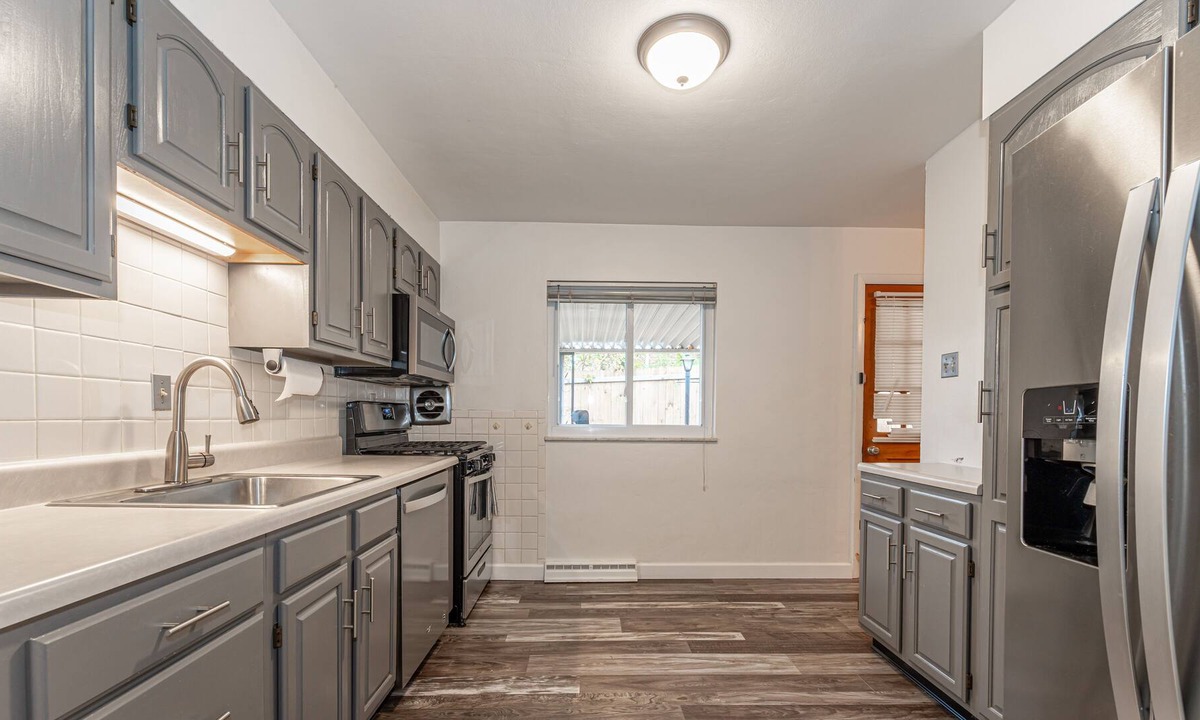 St. Louis House | 3Bedroom/1.5Bath Close to Local Hospitals