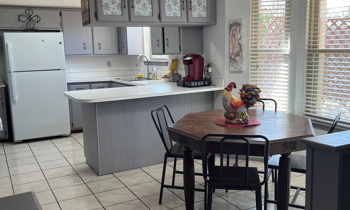 Amarillo House | 3bedroom 2bath 2car garage pet friendly