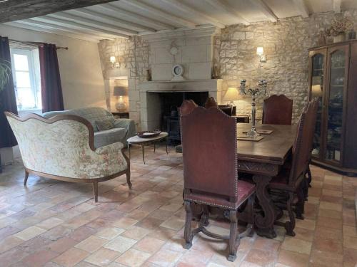 Ceaux-en-Loudun House | 3Bedrooms-Sleeps6-WiFi-Fireplace