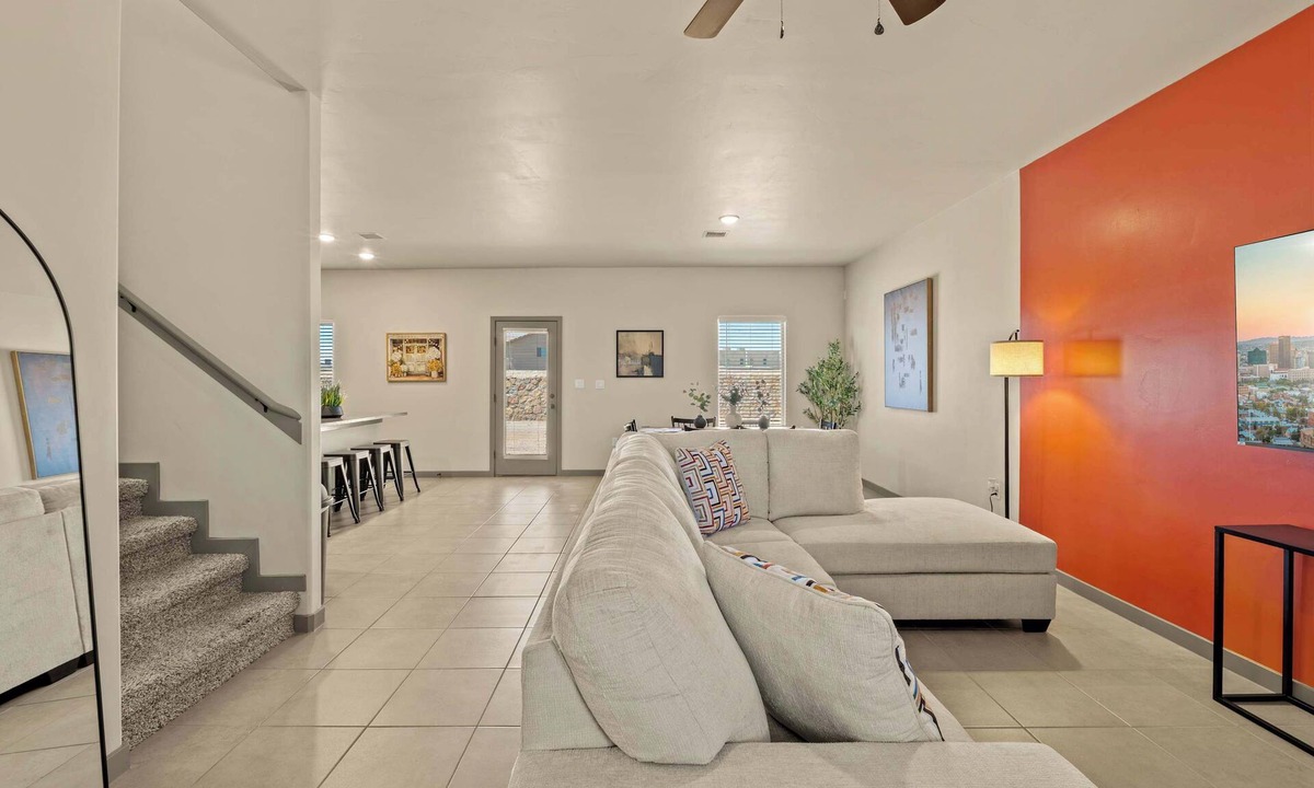 Socorro House | 3BR 2.5BA Modern Farmhouse King Bed Smart TVs