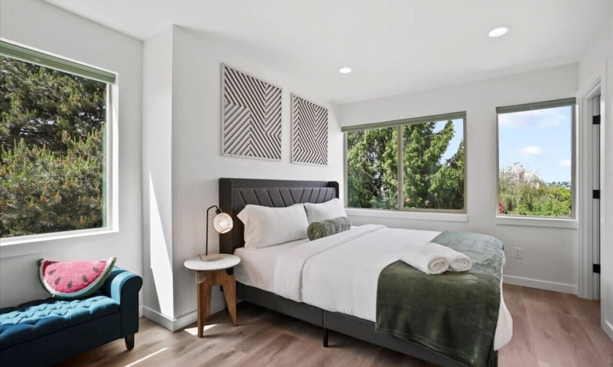 Green Lake Villa | 3BR 2.5BA Rooftop View Green Lake Hideaway