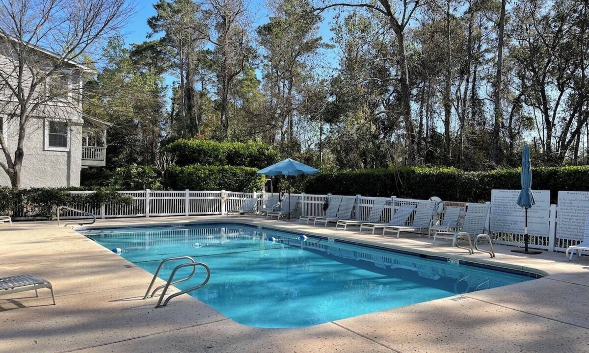 Demere Park House | 3BR/2.5BA Townhouse with Elevator & Community Pool