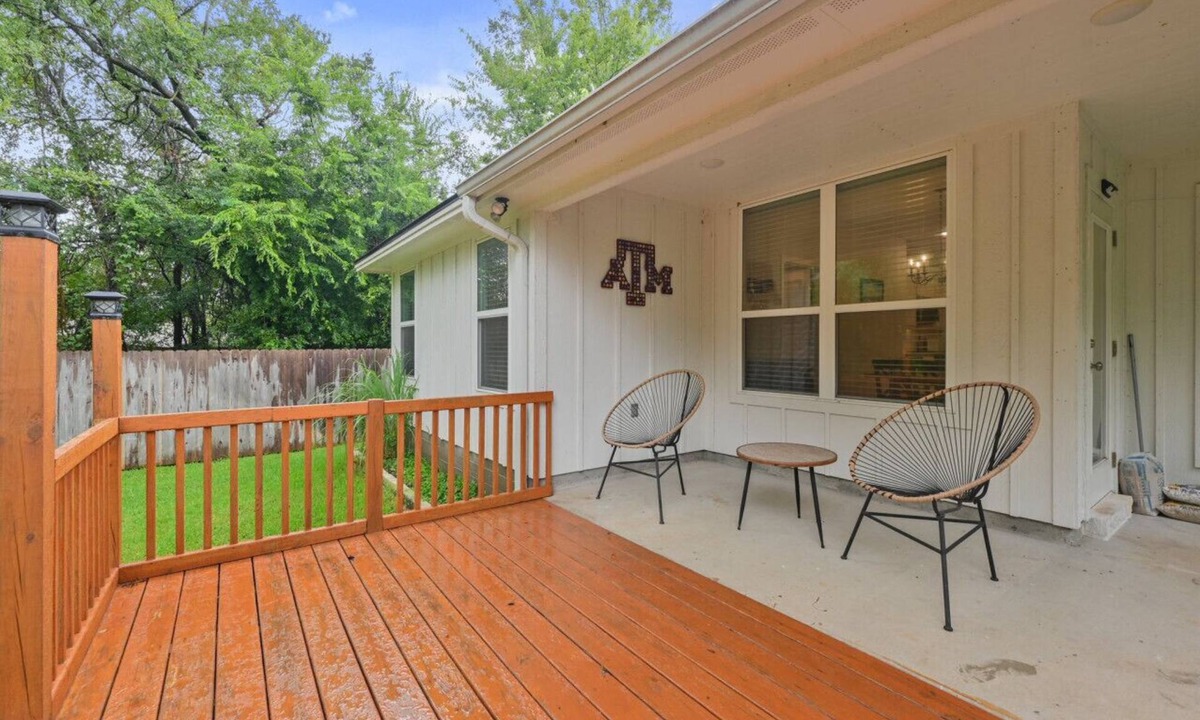 Westfield Village House | 3BR/2 Bath/Fenced in yard with Deck