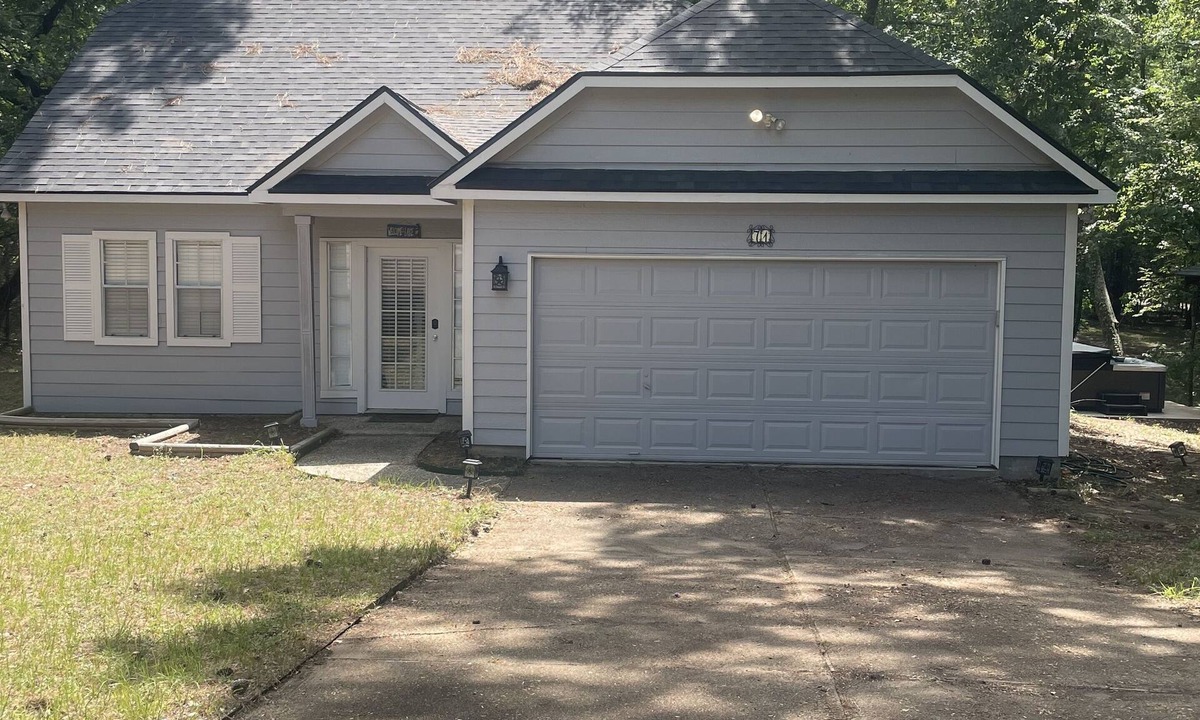Cape Royale House | 3BR/2B cottage in popular lake area. Book early to get preferred summer dates!