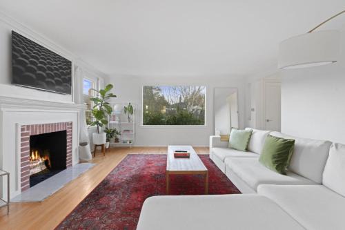 Loyal Heights House | 3BR 2BA Ballard Blue, Seattle