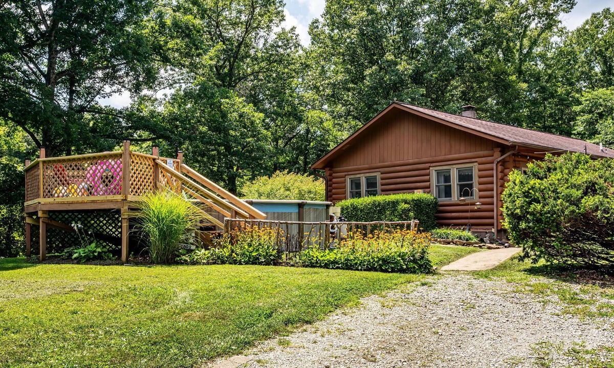 Nineveh Cabin | 3BR, 2BA log cabin