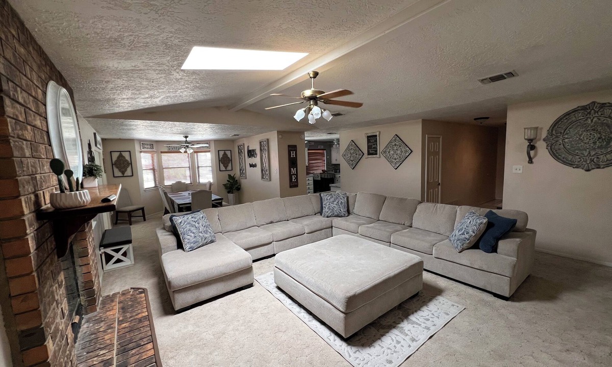 Roswell House | 3BR& 2BA Massage Chair & bed+Jet tub! RV Parking/Hookups available upon request!