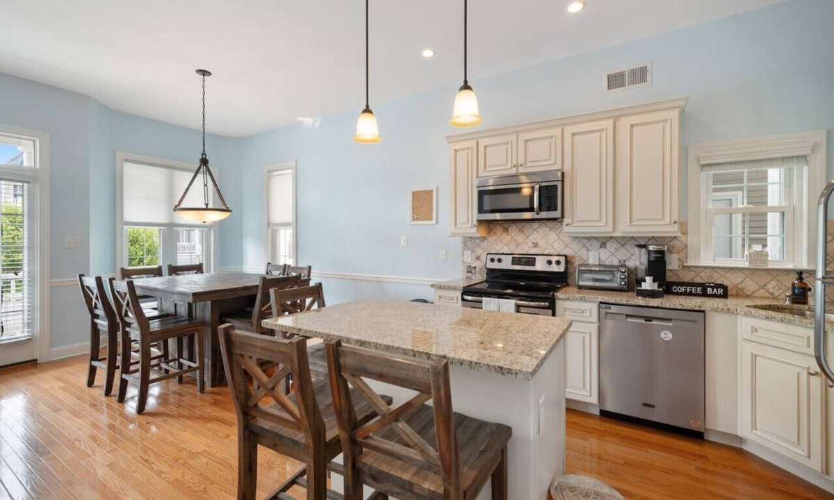 Gold Coast House | 3BR/2BA Modern Beach Home