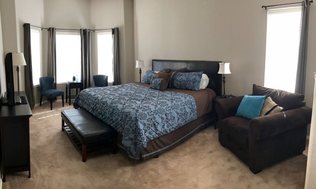 Heritage Hills House | 3BR/2BA Spacious, NE Heights, Excellent mountain views, minutes from downtown