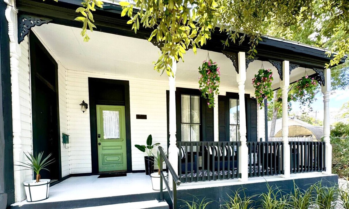 Government Hill House | 3BR/2BTH Historic Pearl Brewery Downtown Riverwalk