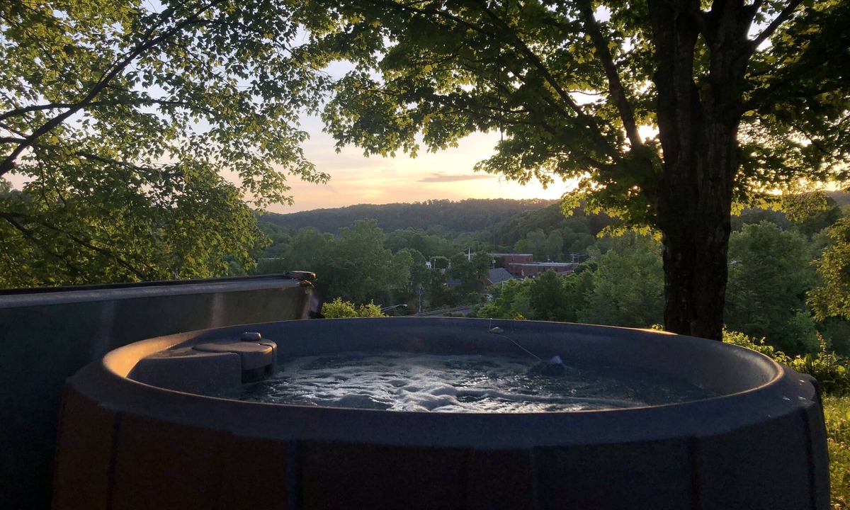 Beattyville House | 3BR/3BA large house near Red River Gorge