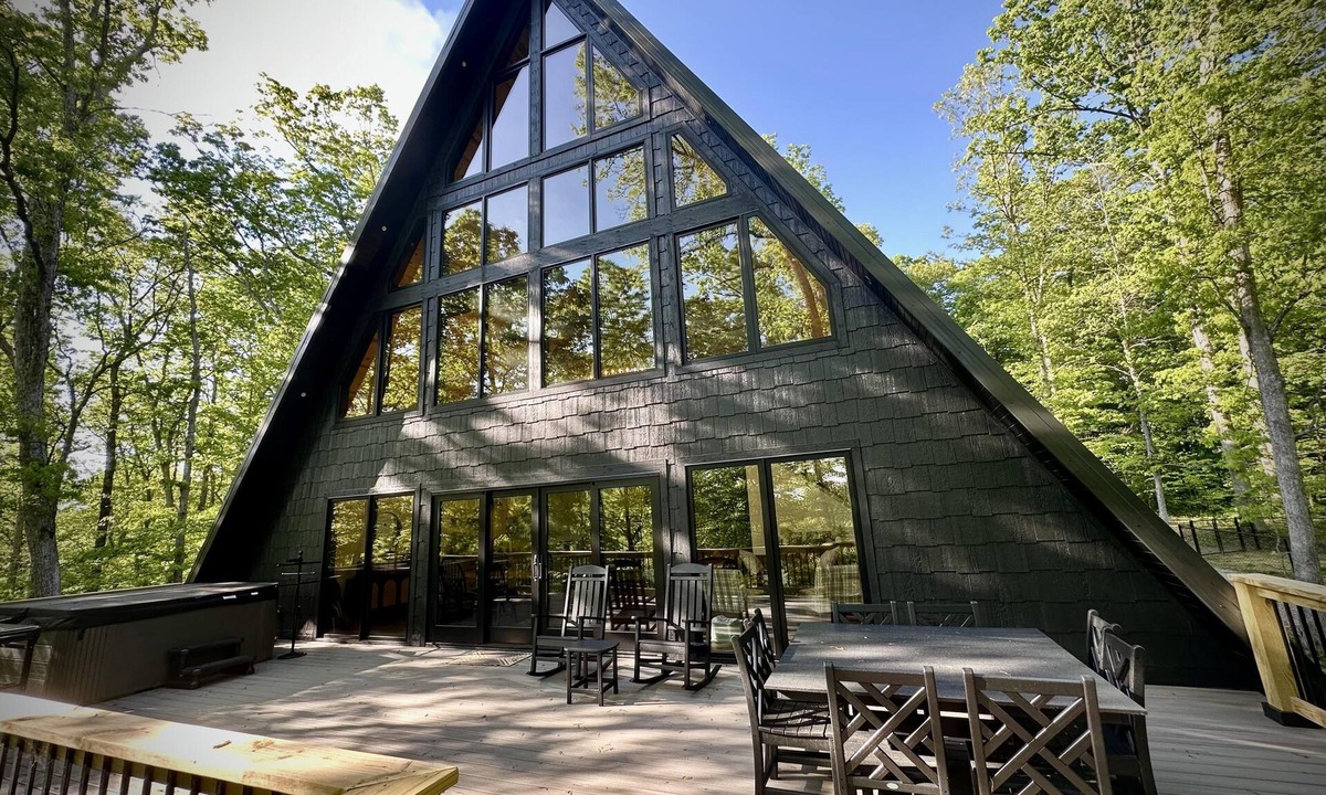 Gnaw Bone Cabin | 3BR, 4BA Newer Upscale A-Frame Home