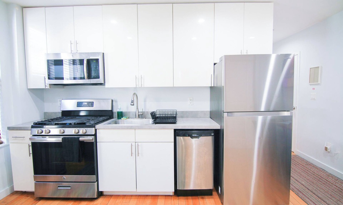 East New York Apartment | ✪3BR 4BEDS✪ 3mins➜Trains ✪ Long Stays Discounts