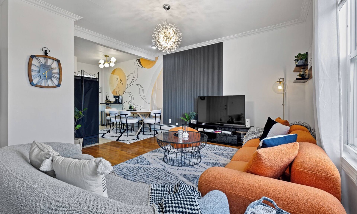 The Heights Apartment | 3BR/5BEDS+Backyrd+BBQ grill near NYC, MetLife w/parking
