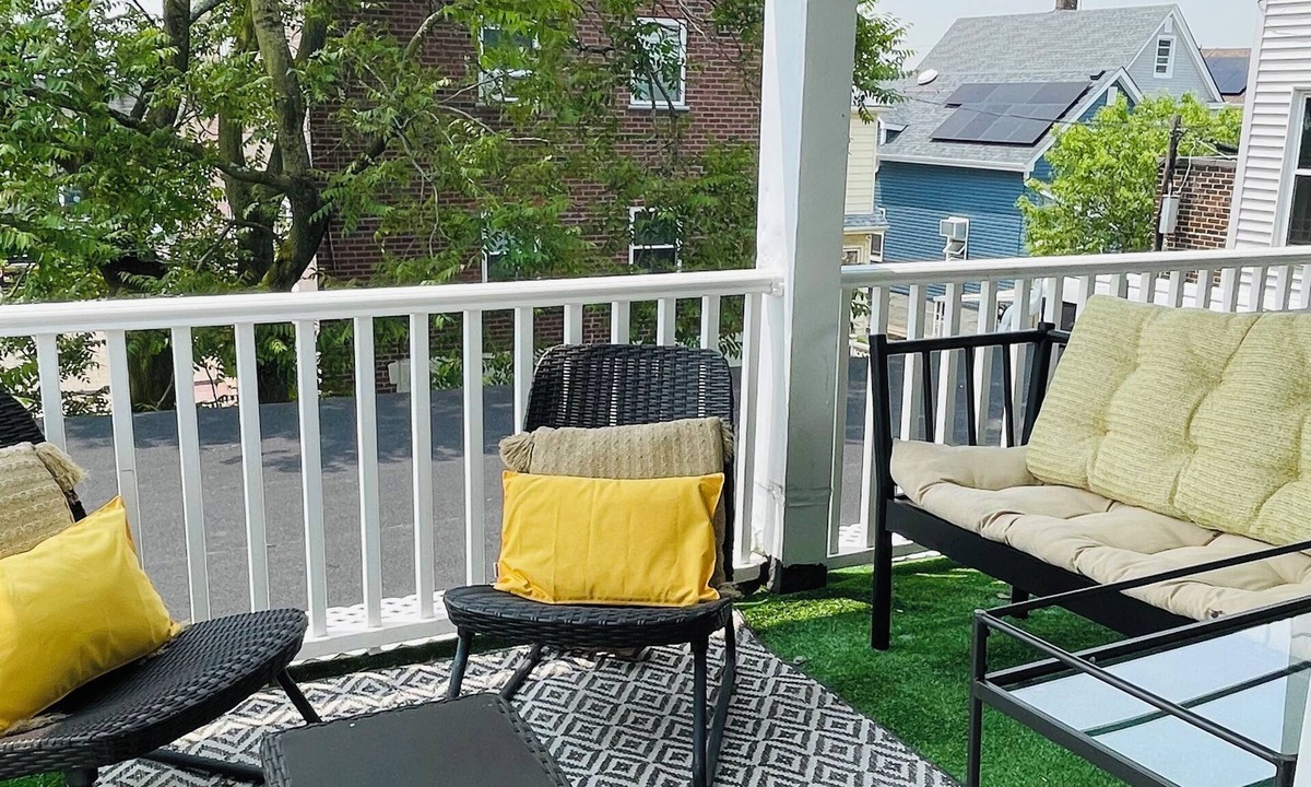 Schuylerville Apartment | 3BR Apartment in Townhome, Balcony Easy Parking